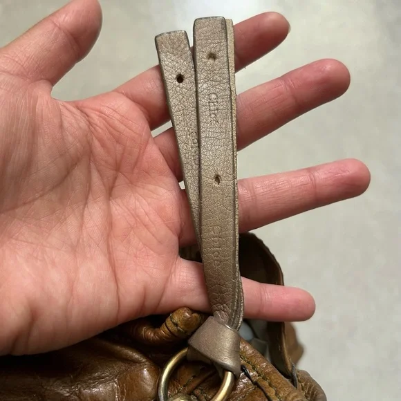 Chloé Bay leather tote bag in a distressed brown color - Picture 12 of 16